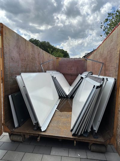 Entsorgung der Altmöblierung