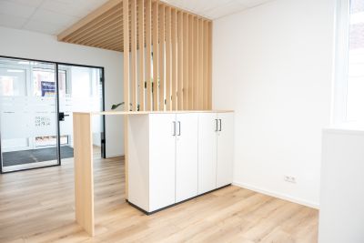 Offen und kompakt gestalteter Empfangsbereich