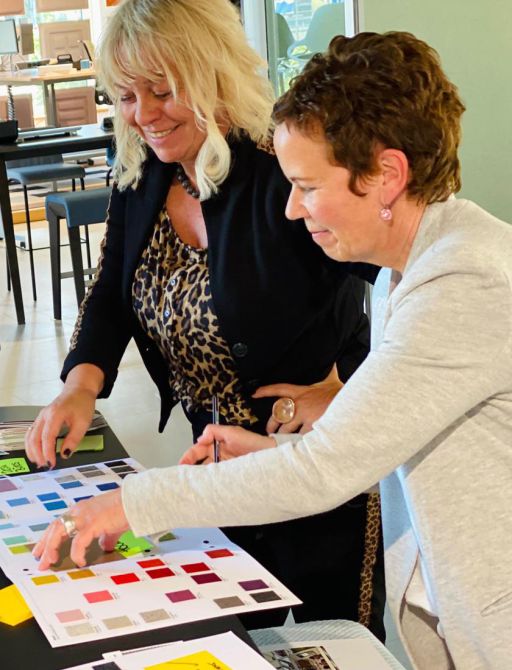 Zwei Personen auf Bild