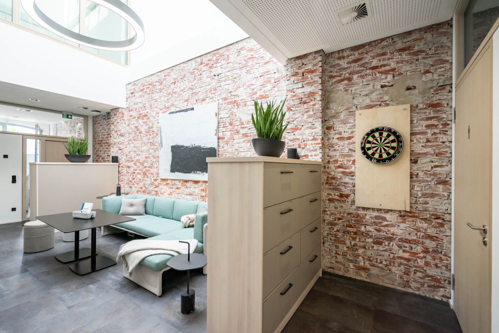 Ein Platz der den sozialen Austausch und die Zusammenarbeit unterstützt und mehr Möglichkeiten für informelle Meetings bietet