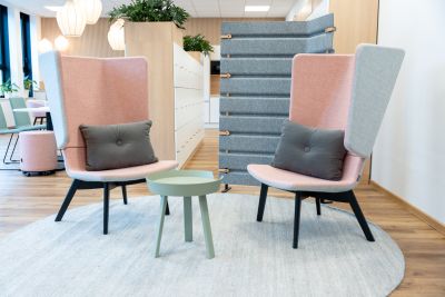 Weiche Stoffe, frische pastellige Farbtöne und natürliche Materialien sorgen für eine angenehme, inspirierende Atmosphäre.