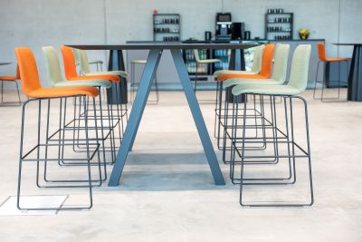 Ein Work Café mit angrezender top ausgestatteter Küche