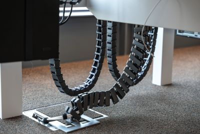 Die Kabelkette dient für eine klare und aufgeräumte Optik